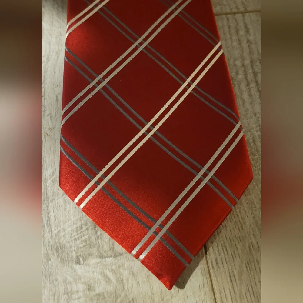 Donald J. Trump - Signature Collection Silk Neck Tie - Picture 2 of 6